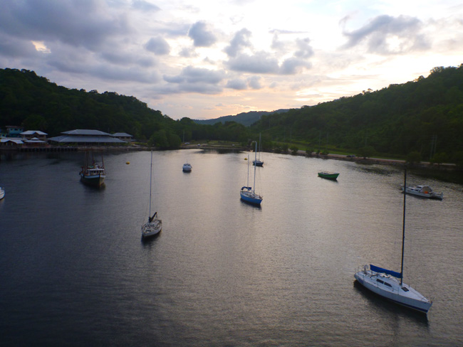 Williams Bay mit geankerten Booten